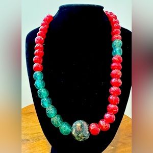 Stone necklace. New.